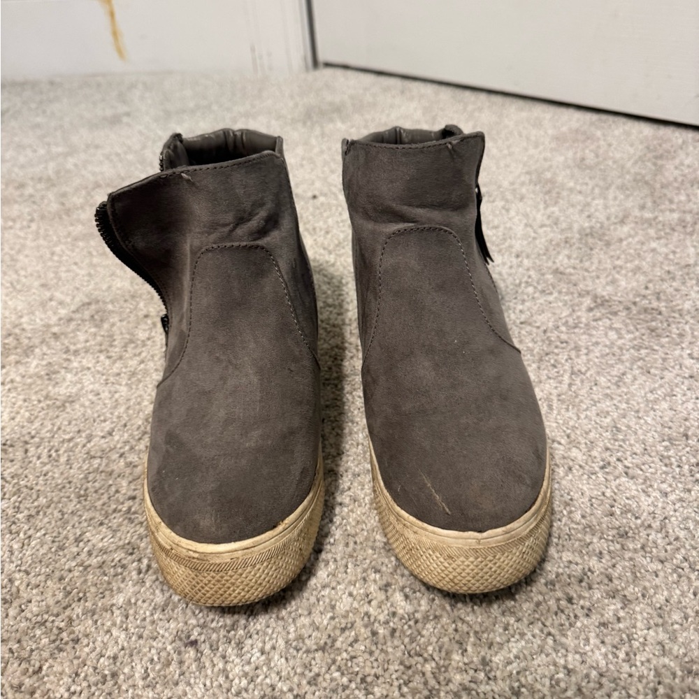 Universal Thread Gray Ankle Boots with Suede Finish